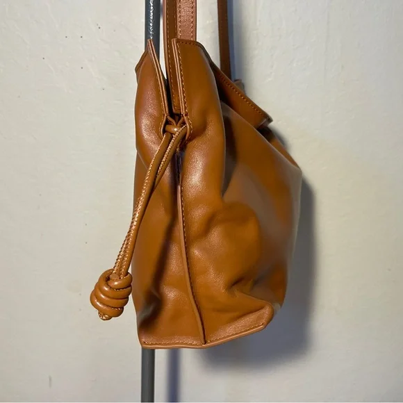 Quince Caramel Crossbody Bag - Picture 3 of 16